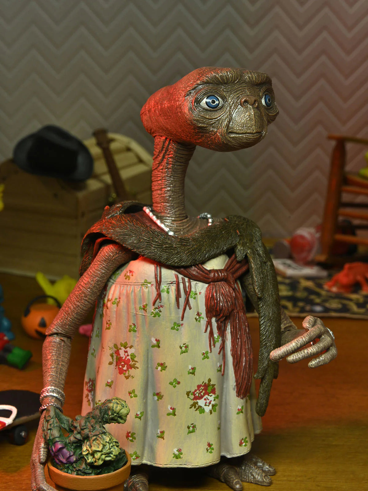 NECA E.T. the Extra-Terrestrial 40th Anniversary Ultimate Dress-Up E.T. Action Figure