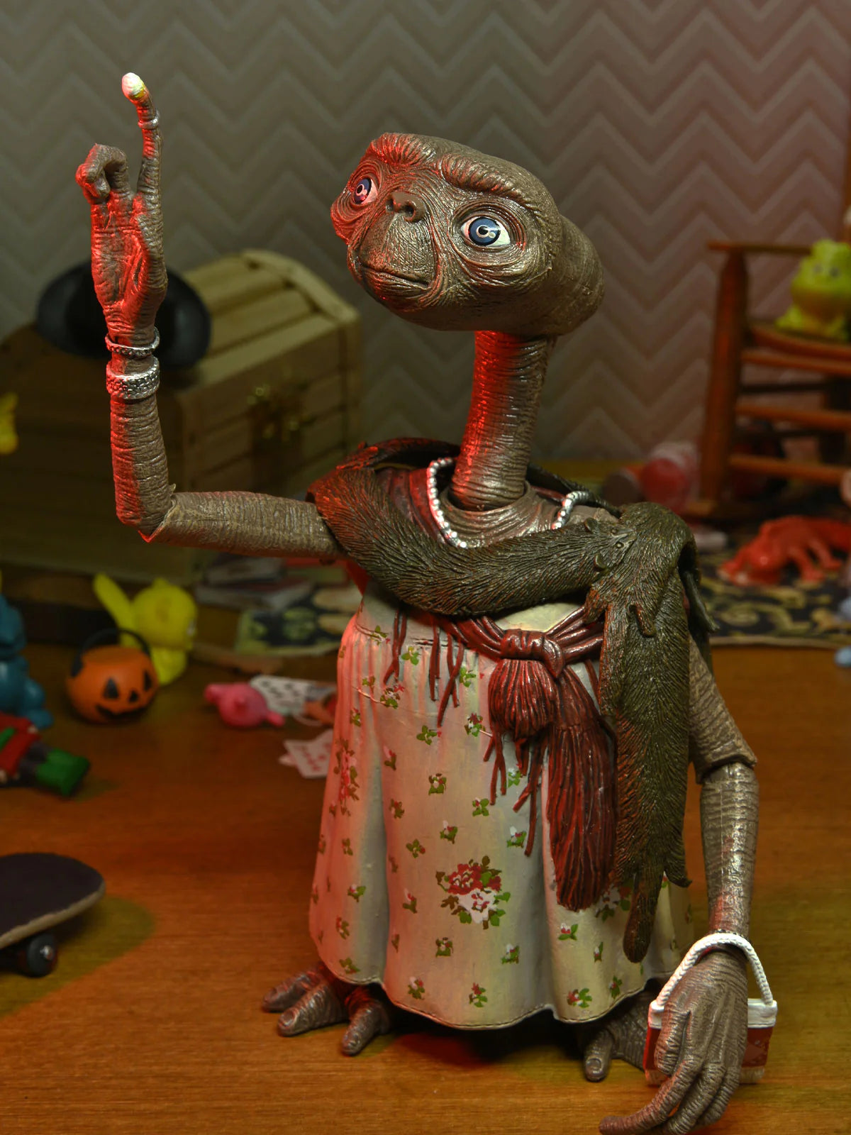 NECA E.T. the Extra-Terrestrial 40th Anniversary Ultimate Dress-Up E.T. Action Figure