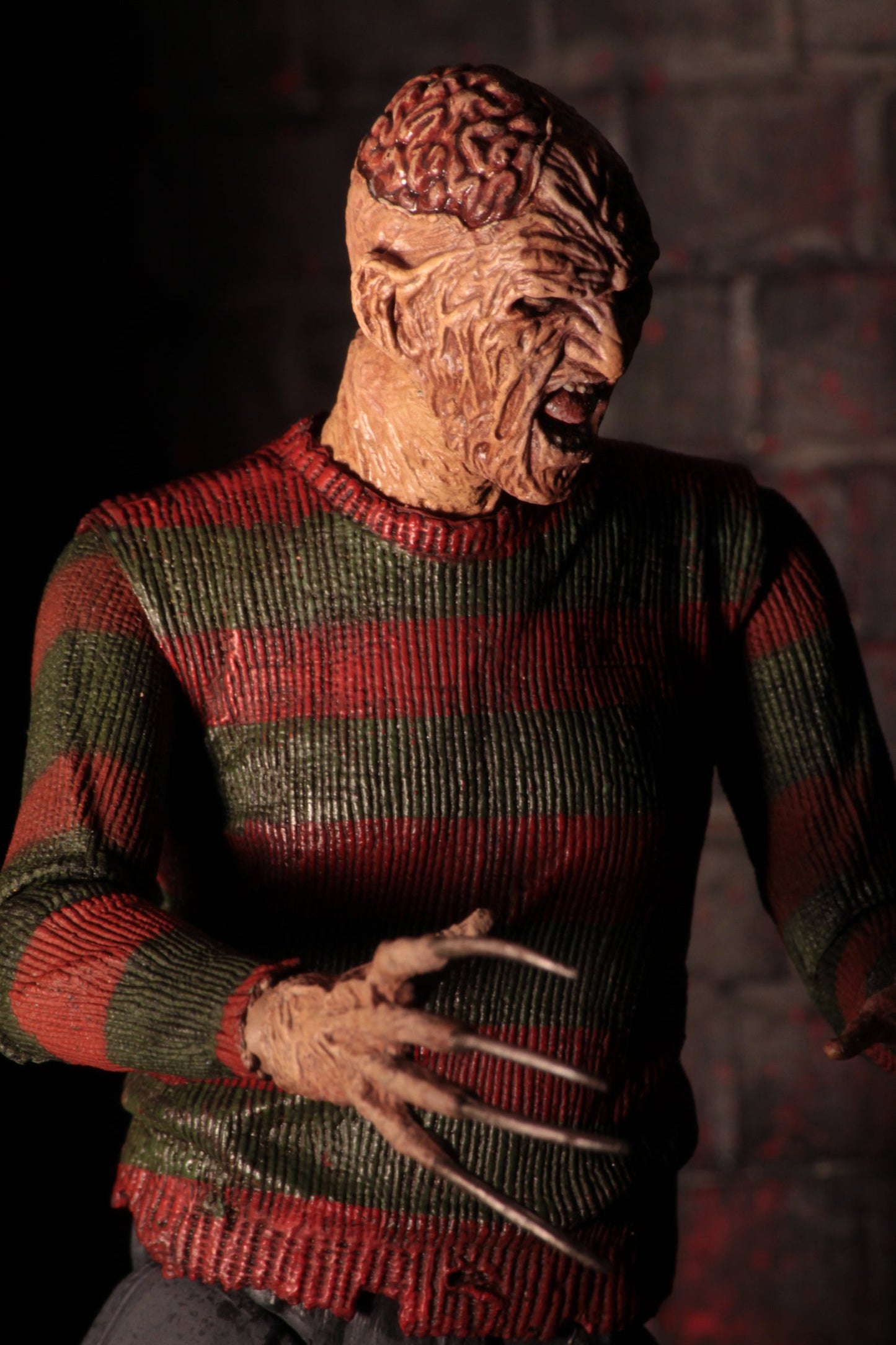 NECA Ultimate Freddy Krueger con accessori ed effetto fuoco